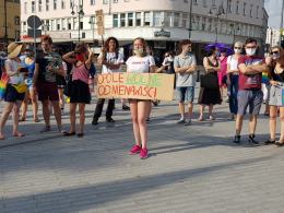 Tęczowe Opole murem za Margot, narodowcy z kontrmanifestacją
