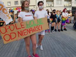 Tęczowe Opole murem za Margot, narodowcy z kontrmanifestacją