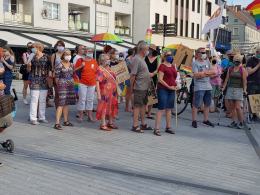 Tęczowe Opole murem za Margot, narodowcy z kontrmanifestacją