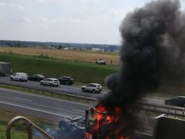 Na A4 spłonął samochód ciężarowy. Dym widoczny z kilkudziesięciu kilometrów