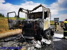 Na A4 spłonął samochód ciężarowy. Dym widoczny z kilkudziesięciu kilometrów