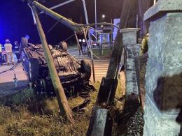 Wypadek samochodu osobowego w Mosznej