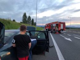 Zderzenie pojazdów w Otmuchowie. Droga jest nieprzejezdna