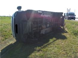 Samochód dostawczy przewrócił się na autostradzie A4