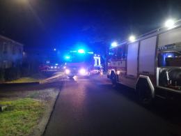 19-latka kierująca osobówką wjechała w drzewo. Jest w ciężkim stanie