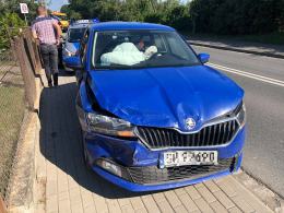 Kolizja na Oświęcimskiej. Samochód wjechał na prywatny plac zabaw