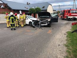 Zderzenie pojazdów w Wawelnie. Dwie osoby zostały poszkodowane