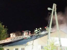 Pożar stolarni w Świerczach gasiło 8 zastępów straży pożarnej