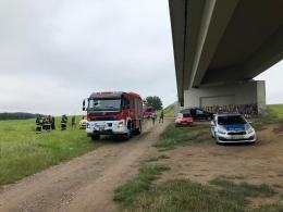 Chciał skrócić drogę przez Kanał Ulgi. Samochód odpłynął z prądem