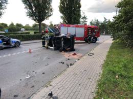Kierowca osobówki staranował słup na ulicy Popiełuszki w Opolu