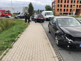 Niebezpieczne zderzenie na Technologicznej w Opolu. Jedna osoba przewieziona do szpitala