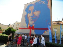 Mural Anny Jantar oficjalnie odsłonięty. W uroczystościach uczestniczyła Natalia Kukulska