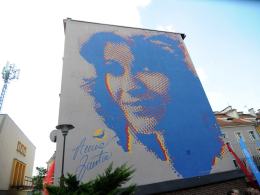 Mural Anny Jantar oficjalnie odsłonięty. W uroczystościach uczestniczyła Natalia Kukulska