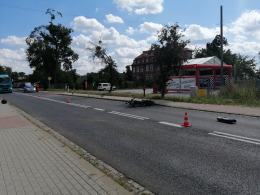 Zderzenie osobówki z motocyklistą w Wołczynie. Ranny w szpitalu