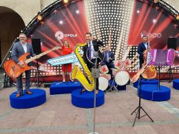 Muzyczna instalacja na rynku w Opolu a w niej...można zagrać prawdziwy koncert