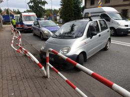 81-letni kierujący Matizem wjechał w bariery. Został ranny