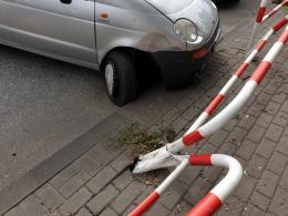 81-letni kierujący Matizem wjechał w bariery. Został ranny