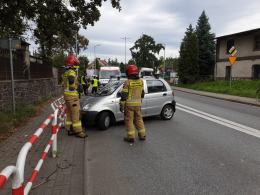 81-letni kierujący Matizem wjechał w bariery. Został ranny