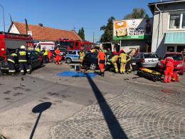 Zderzenie kilku osobówek na skrzyżowaniu Prószkowskiej i Kwoczka. 3 osoby w szpitalu