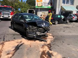 Zderzenie kilku osobówek na skrzyżowaniu Prószkowskiej i Kwoczka. 3 osoby w szpitalu
