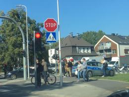 Wypadek z udziałem nieoznakowanego radiowozu policyjnego na skrzyżowaniu w Opolu