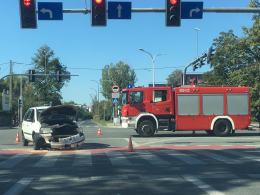 Wypadek z udziałem nieoznakowanego radiowozu policyjnego na skrzyżowaniu w Opolu