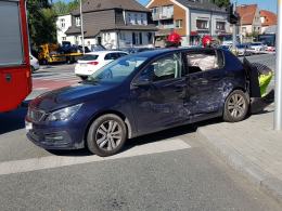 Wypadek z udziałem nieoznakowanego radiowozu policyjnego na skrzyżowaniu w Opolu