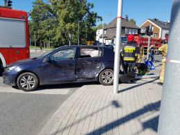 Wypadek z udziałem nieoznakowanego radiowozu policyjnego na skrzyżowaniu w Opolu