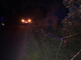 Policja szuka żartownisia, który ustawił na ulicy kosze na śmieci. Doszło do wypadku