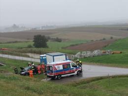 Toyota wypadła z autostrady. Poszkodowana kobieta w ciąży i dziecko