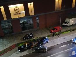Rajd BMW zakończył uderzając w zaparkowane auta. Mieszkańcy mają dość