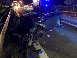 Czołowe zderzenie osobówki z ciężarówką w Zielęcicach. Nie żyje 18-letnia kobieta