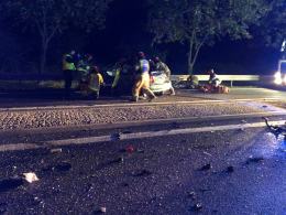 Czołowe zderzenie osobówki z ciężarówką w Zielęcicach. Nie żyje 18-letnia kobieta