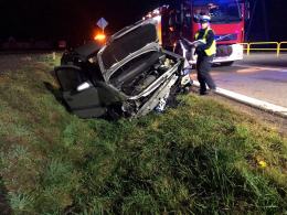 Folwark: Kierowca staranował barierki i wypadł z drogi