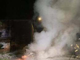 Samochód spłonął w Lewinie Brzeskim. Policja sprawdza czy doszło do podpalenia