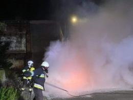 Samochód spłonął w Lewinie Brzeskim. Policja sprawdza czy doszło do podpalenia