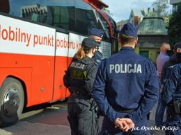Aby uśmiech Adasia pozostał na dłużej - Policjanci oddali dla niego krew