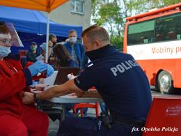 Aby uśmiech Adasia pozostał na dłużej - Policjanci oddali dla niego krew