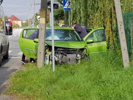 Dąbrowa: 64-letnia kobieta wymusiła pierwszeństwo przejazdu. Doszło do zderzenia