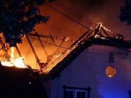 Pożar domu i salonu meblowego. W Solarni. W akcji 13 zastępów straży