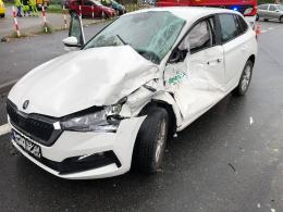 Zderzenie ciężarówki i Skody na Alei Przyjaźni w Opolu