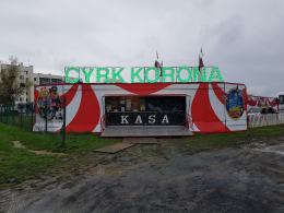 Cyrk zniszczył zielone, osiedlowe boisko. Mieszkańcy Malinki oburzeni