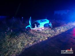 Kierująca Oplem wjechała do rowu i uderzyła w przepust