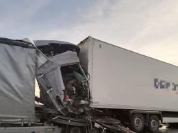 4 samochody ciężarowe zderzyły się na A4 w powiecie strzeleckim