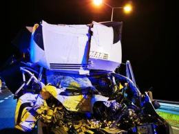 Śmiertelny wypadek na A4. Nie żyje kierowca samochodu dostawczego