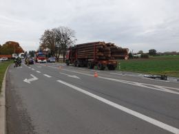 Rowerzysta wjechał prosto pod samochód ciężarowy. Lądował śmigłowiec LPR