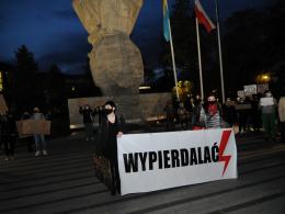 Tłumy protestujących w centrum Opola. "Solidarność nasza bronią"