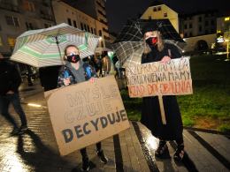 Jedni pojechali do Warszawy, inni protestują na ulicach miast. Kolejny dzień protestów w Opolu