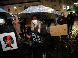 Jedni pojechali do Warszawy, inni protestują na ulicach miast. Kolejny dzień protestów w Opolu