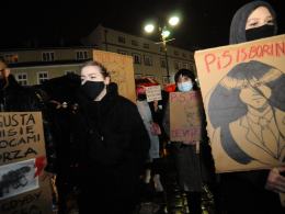 Jedni pojechali do Warszawy, inni protestują na ulicach miast. Kolejny dzień protestów w Opolu
